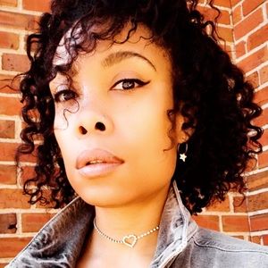 Meet your Posher, Monique